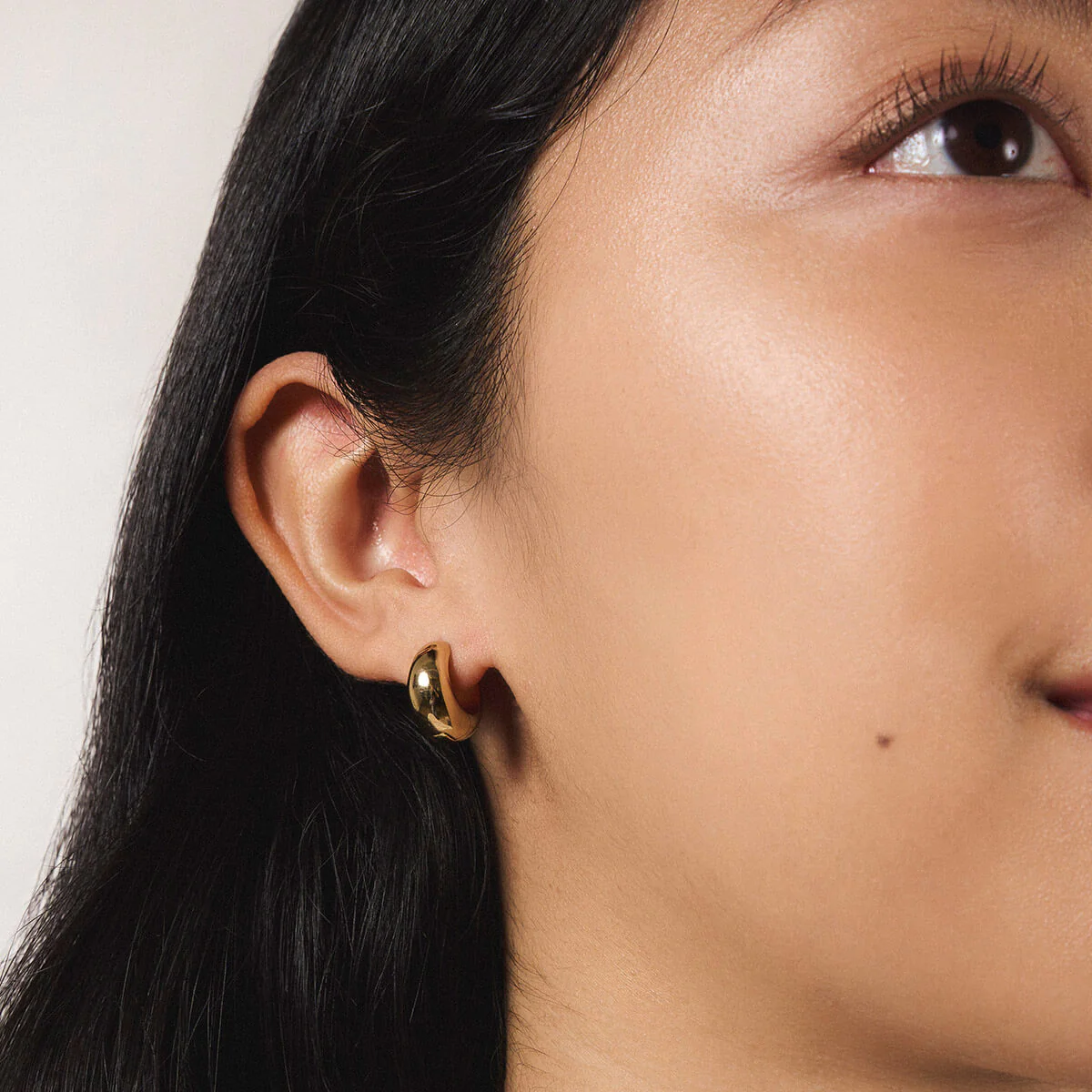 Dewdrop Huggie Hoops in Titanium - Image 3