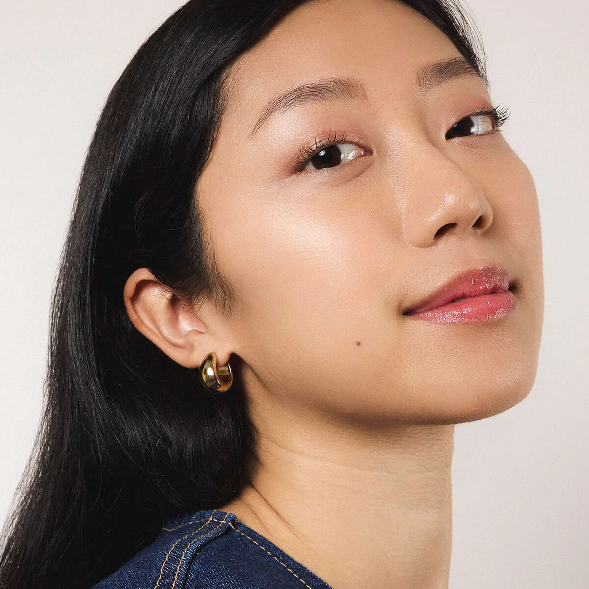 Mini Dewdrop Hoops in Titanium - Image 6