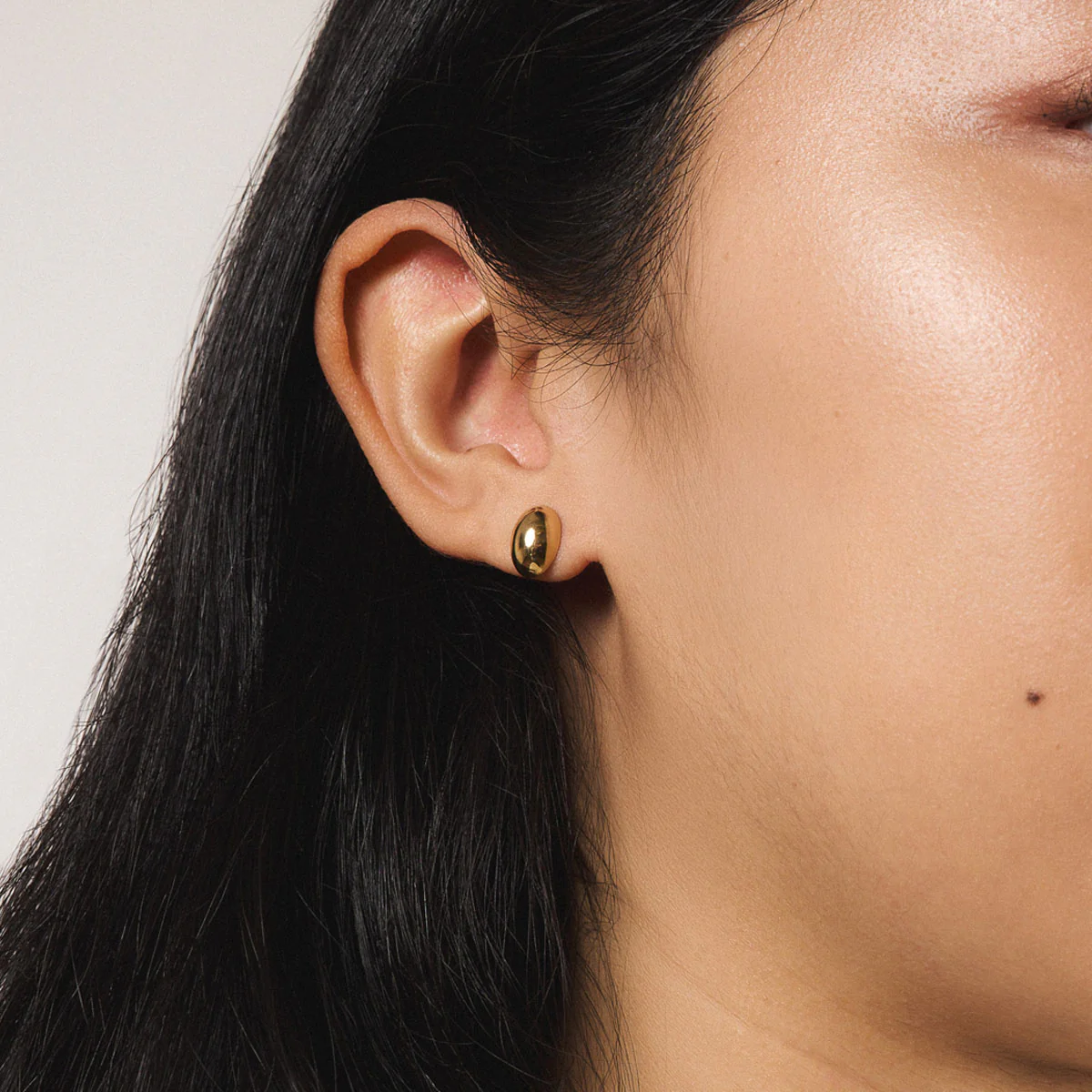 Mini Oval Studs in Titanium - Image 3